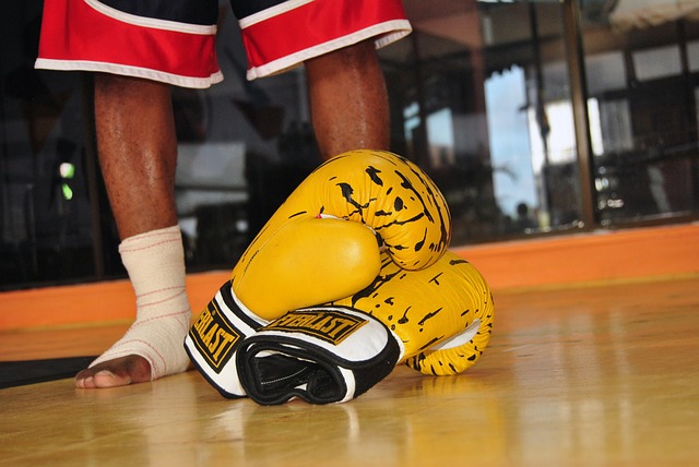 Do boxing gloves make you punch harder? 